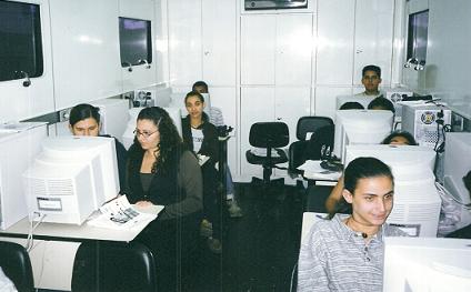 Aula de informática do projeto social